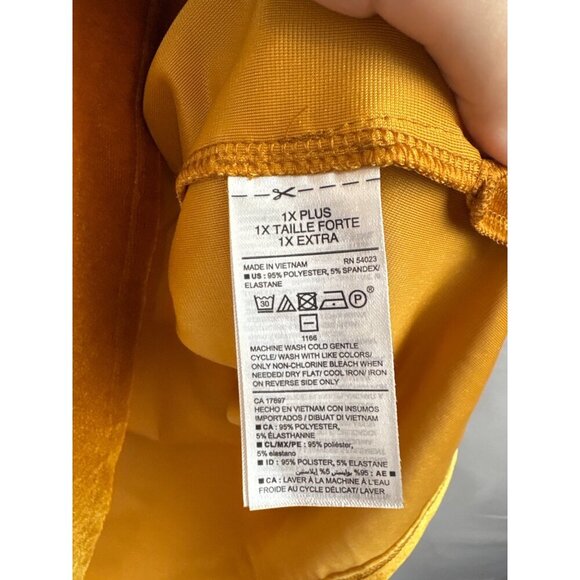 Women’s Old Navy Size 1X Gold Velvet Short Sleeve Shirt - Picture 5 of 5